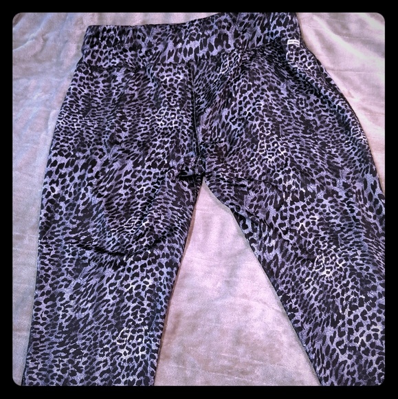 Danskin Now Capri Yoga Pants